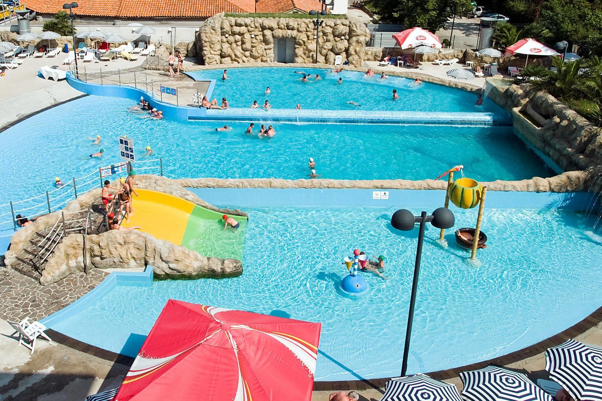 קופר Hotel Aquapark Zusterna מראה חיצוני תמונה